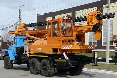 Бурильная шнековая машина МБШ-818 на шасси автомобиля Урал